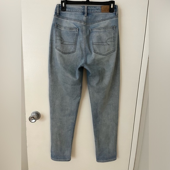 AE Mom Straight Jeans Washed Out Blue - Picture 3 of 8